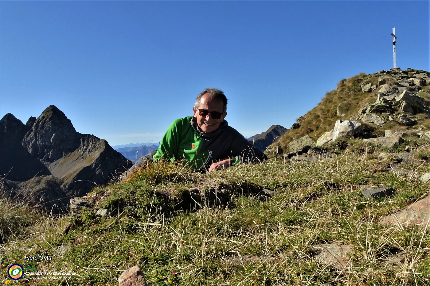 07 Tra la croce di Cima Piazzotti-Valpianella e il Pizzo di Trona.JPG